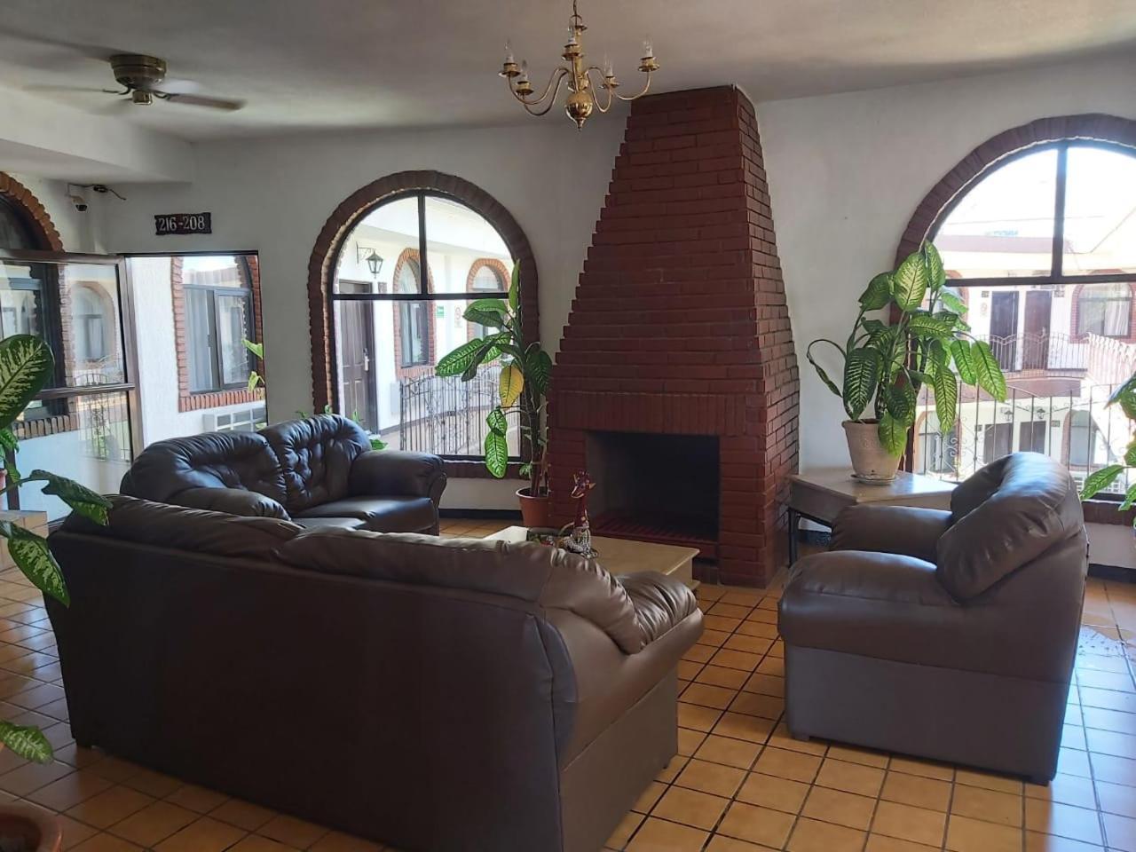 Hotel Los Arcos Hidalgo del Parral Exterior photo